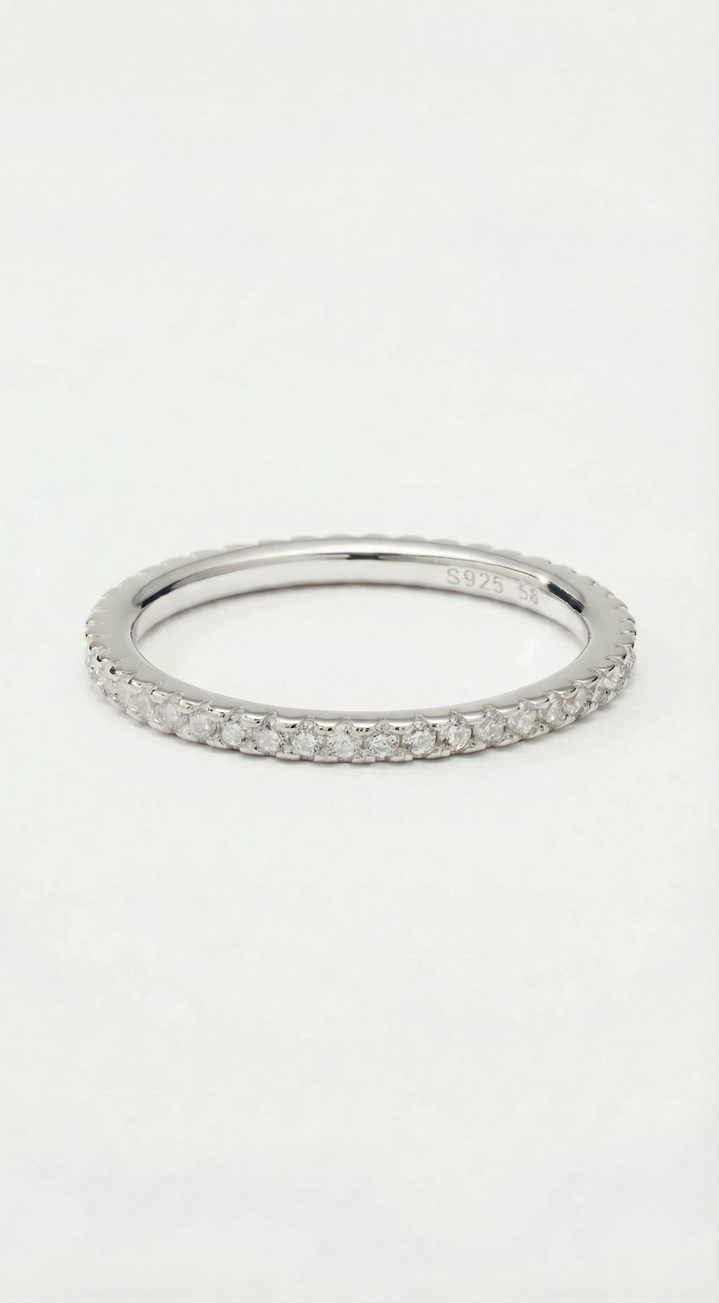 The M Essential Pavé Band