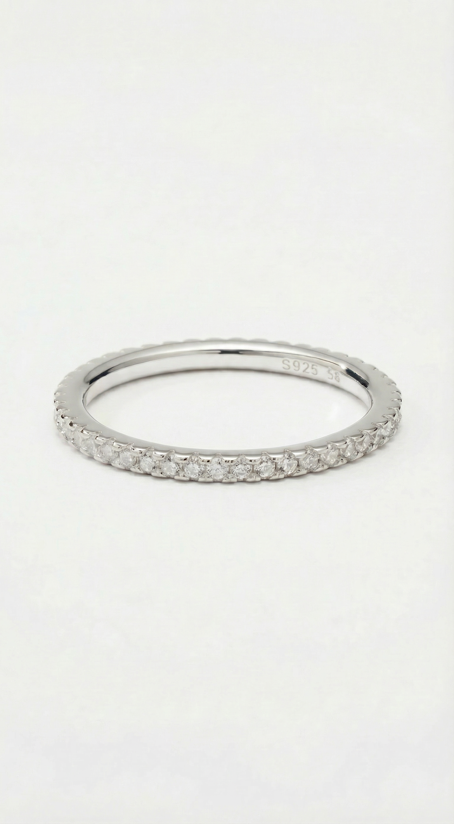 The M Essential Pavé Band
